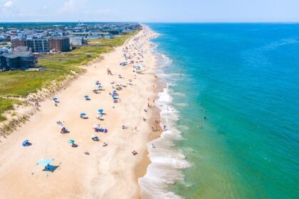 overview of a busy beach