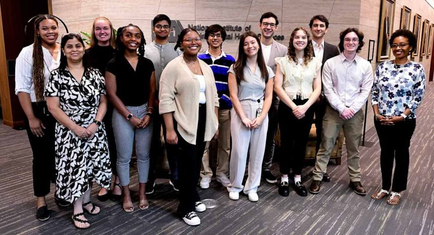 Environmental Factor - September 2024: Undergrads share research projects from NIEHS summer internship