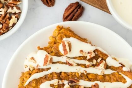 5 Healthy & Easy Baked Oatmeal Recipes (Banana Blueberry, Chocolate & More!)