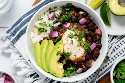 Black Beans and Eggs Rice Bowl (Easy & Healthy)