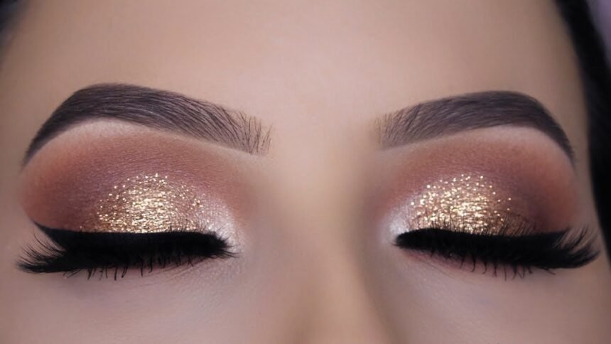 GLITTER EYE GLAM FOR A SPARKLY SHINE!