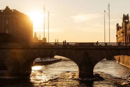 Tailoring An Immersive Journey Through Modern Cities And Glacial Valleys