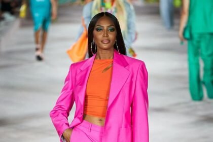 MIRROR, MIRROR ON THE WALL – WHO RISES ABOVE THEM ALL? THE ONES DRESSED IN PINK, I THINK!